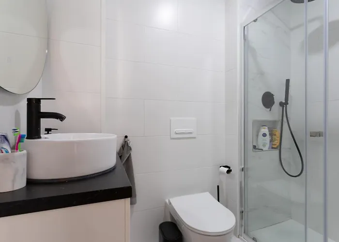 Experience Like A Local * Lisboa